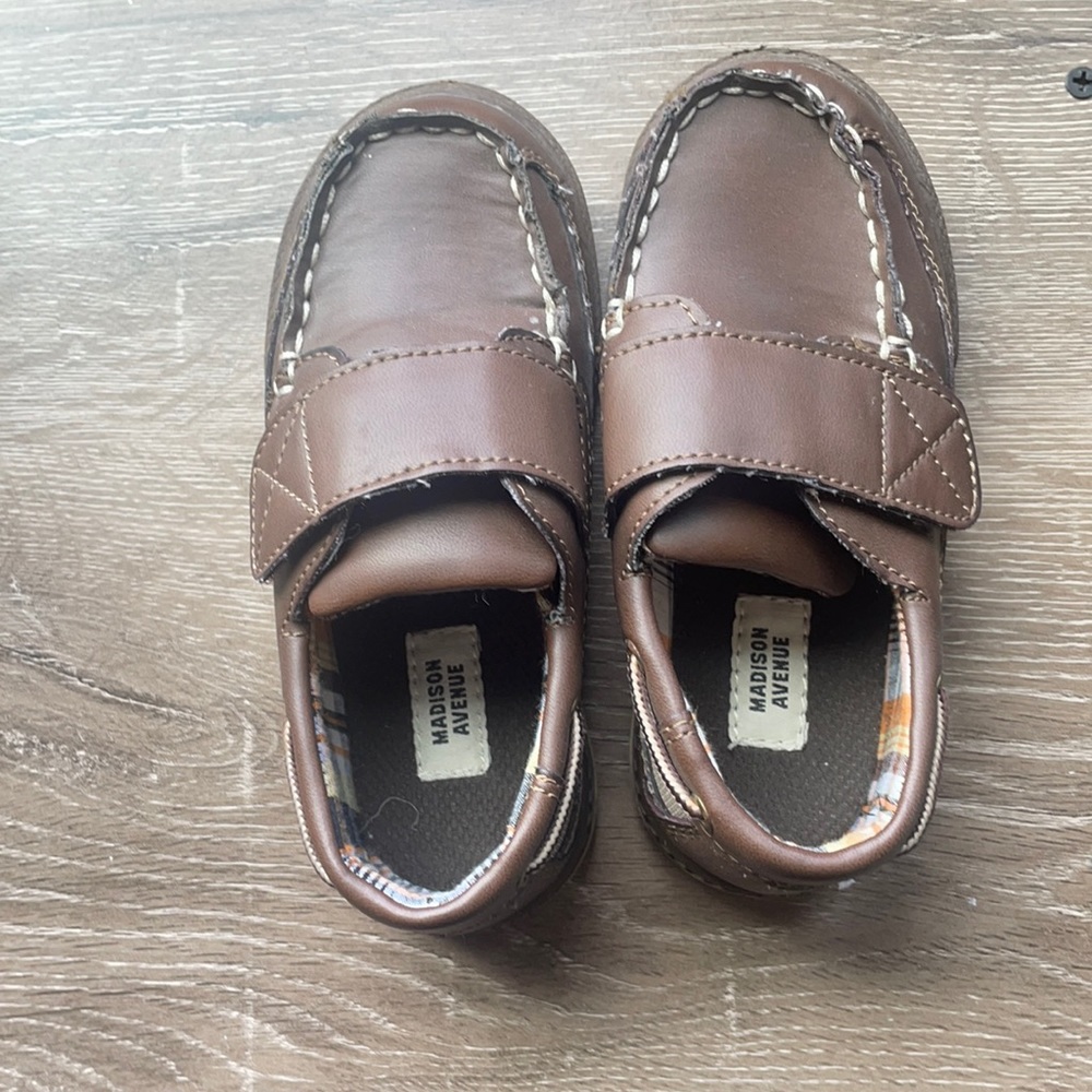 9 toddler boys Madison Avenue brown dress shoes